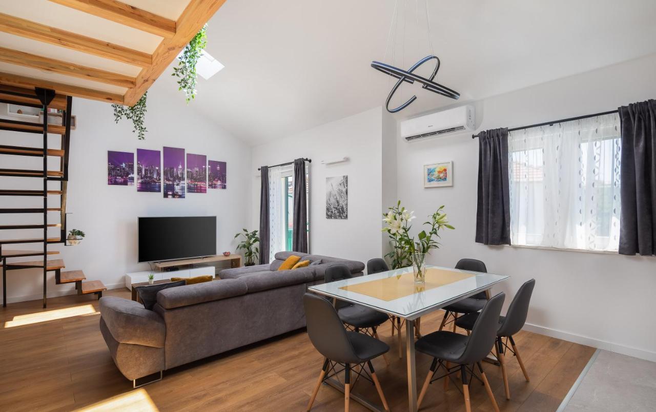 Metily Apartment Split Eksteriør billede