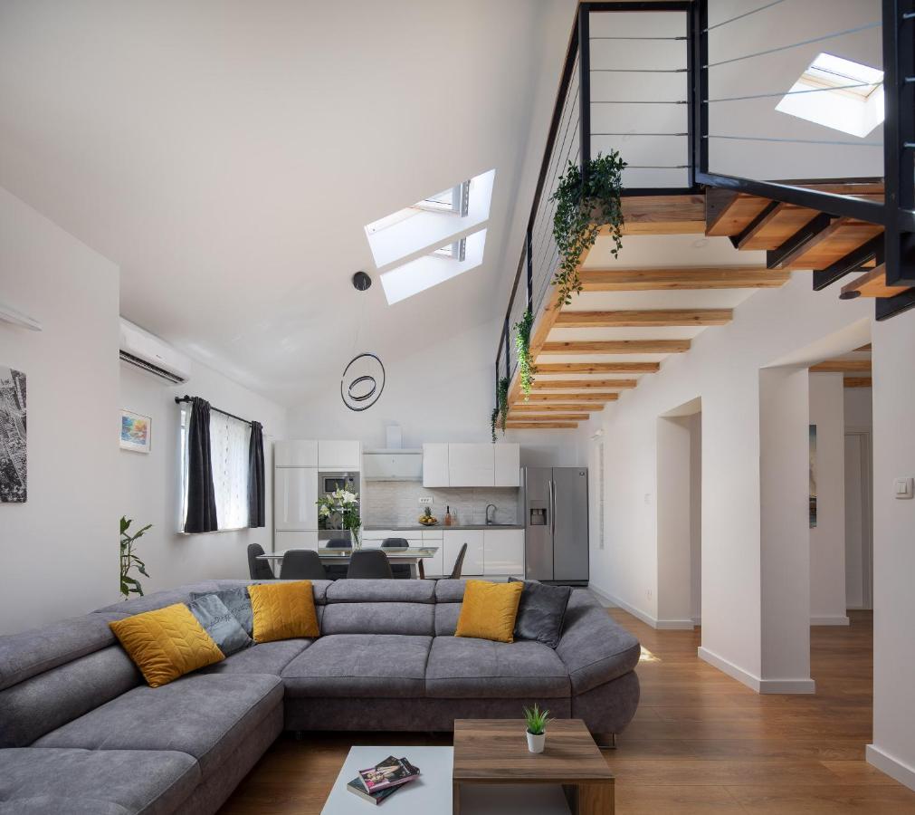 Metily Apartment Split Eksteriør billede