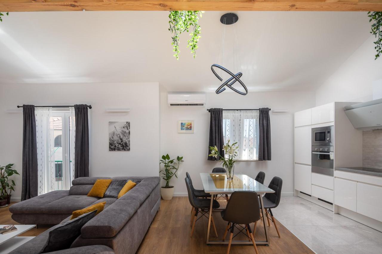 Metily Apartment Split Eksteriør billede