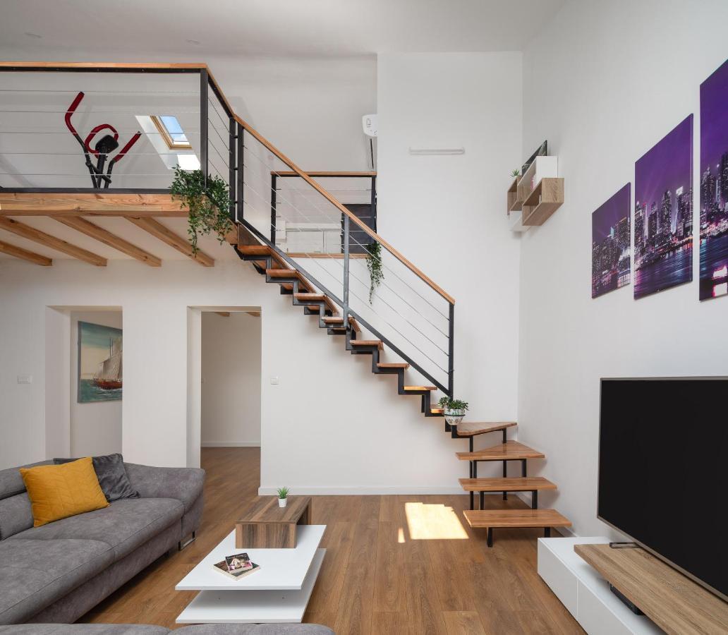 Metily Apartment Split Eksteriør billede